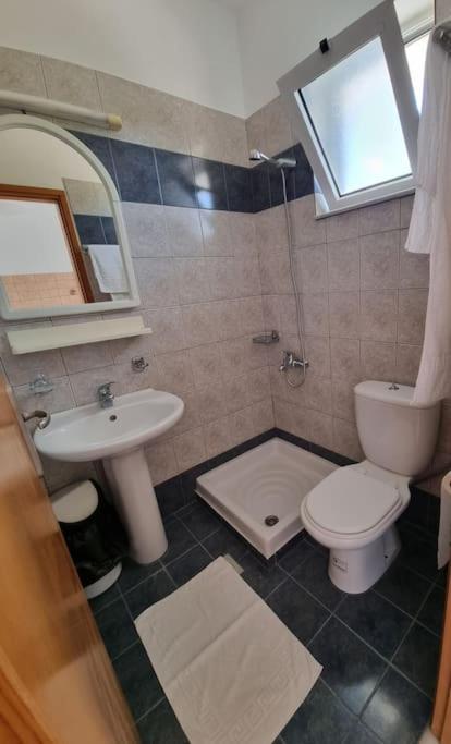 Red Rose Apartment Kámpos Екстериор снимка